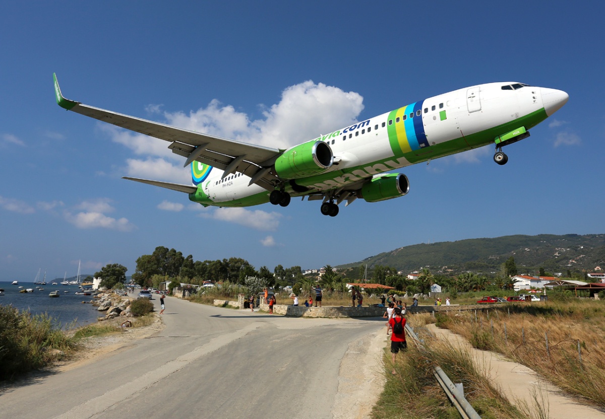 Transavia_Airlines_Boeing_737-800_being_welcomed_at_Skiathos_by_planespotters